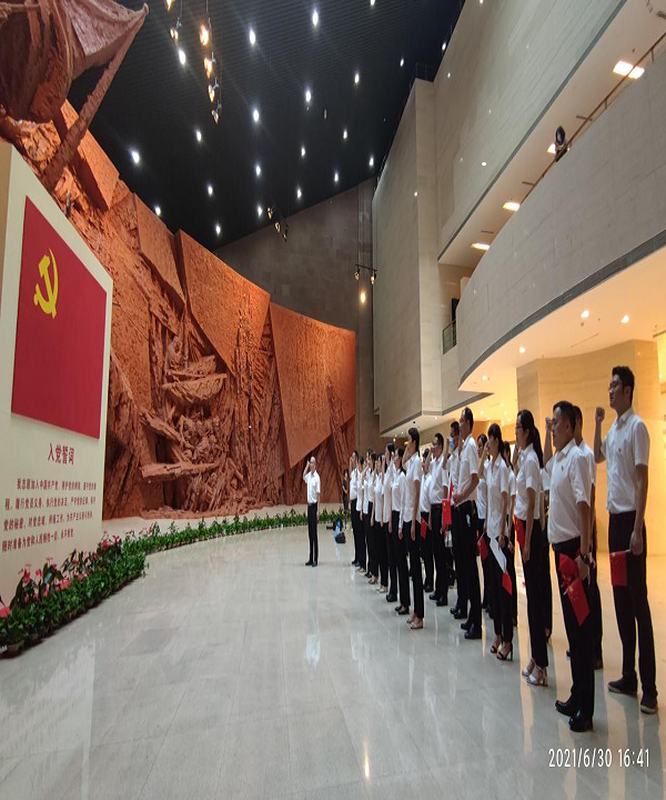 徽鹽地產(chǎn)集團(tuán)開(kāi)展“追憶歷史，重溫入黨志愿書(shū)”主題活動(dòng)