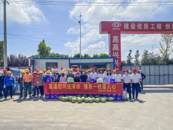沈時(shí)東、李芳一行到霍邱、六安項(xiàng)目開展 “送清涼”高溫慰問(wèn)活動(dòng)