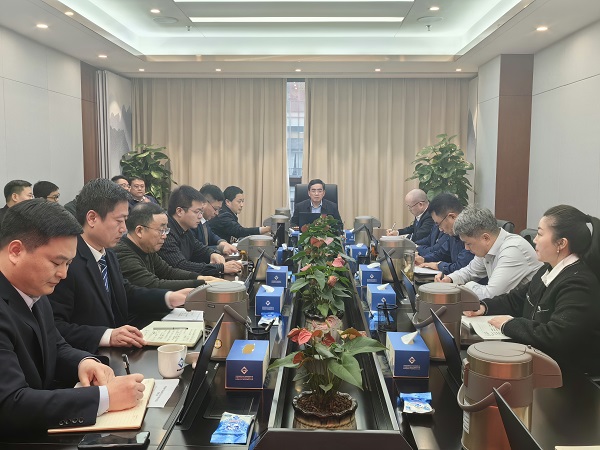 王思軍在省城市更新等三家公司重點(diǎn)工作推進(jìn)會(huì)上強(qiáng)調(diào)要以新作風(fēng)、新?lián)?dāng)，實(shí)現(xiàn)新發(fā)展